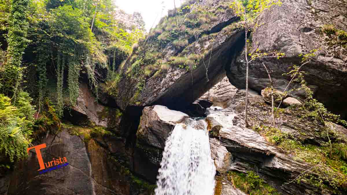 Croveo, Marmitte del Diavolo- Turista A Due Passi Da Casa