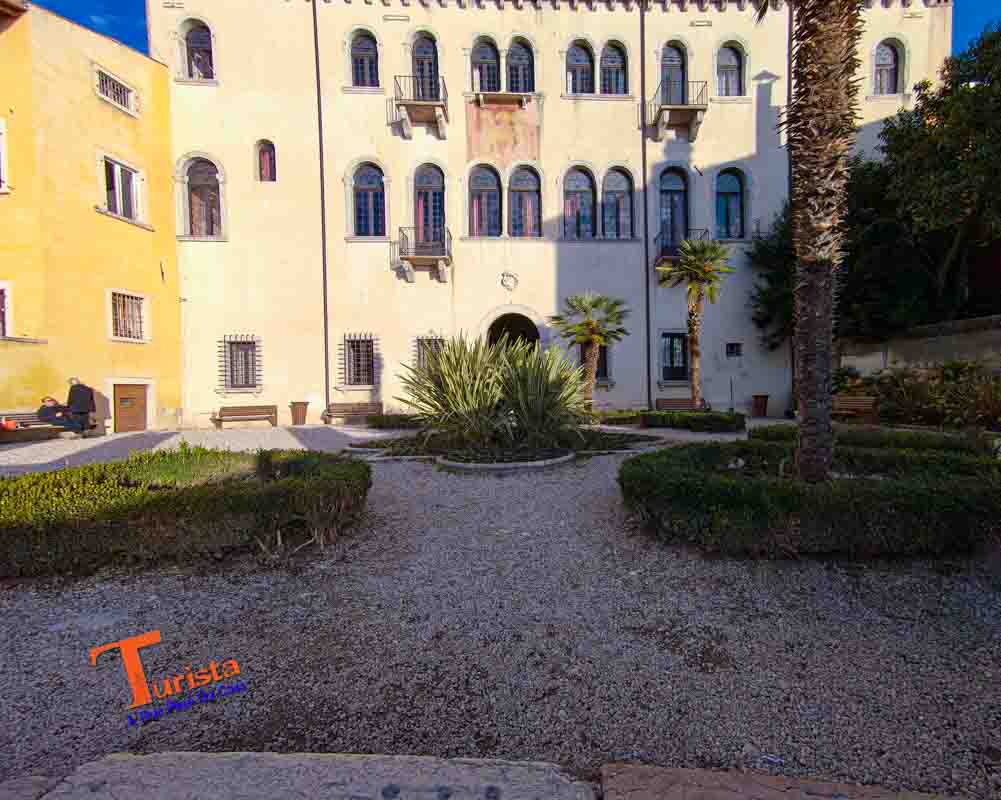 Malcesine, giardino di Palazzo del Capitano - Turista A Due Passi Da Casa