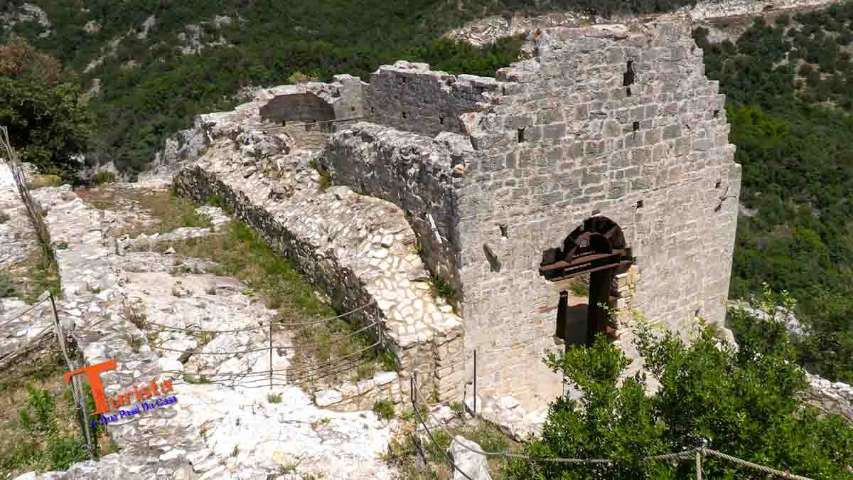 Parco Archeominerario San Silvestro, Rocca San Silvestro, la chiesa- Turista A Due Passi Da Casa