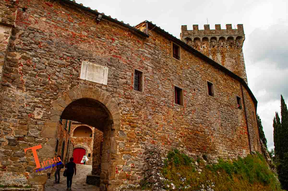 Gargonza, ingresso nel borgo - Turista A Due Passi Da Casa