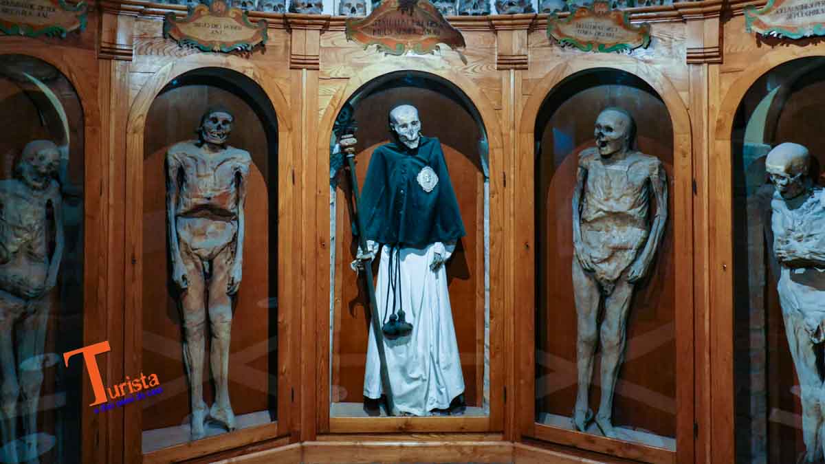 Urbania, Chiesa dei Morti, cimitero delle Mummie - Turista A Due Passi Da Casa