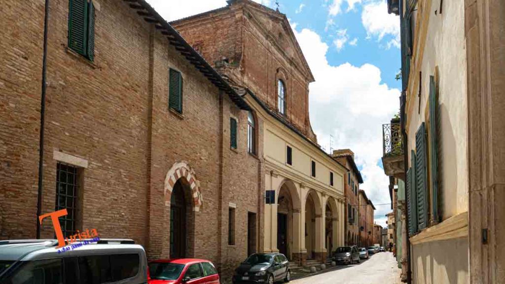 Un trekking cittadino alla scoperta di Urbania, la sua Chiesa dei Morti e il Cimitero delle&nbsp;Mummie