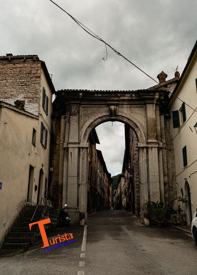 Cagli, Porta Lombarda- Turista a Due Passi Da Casa