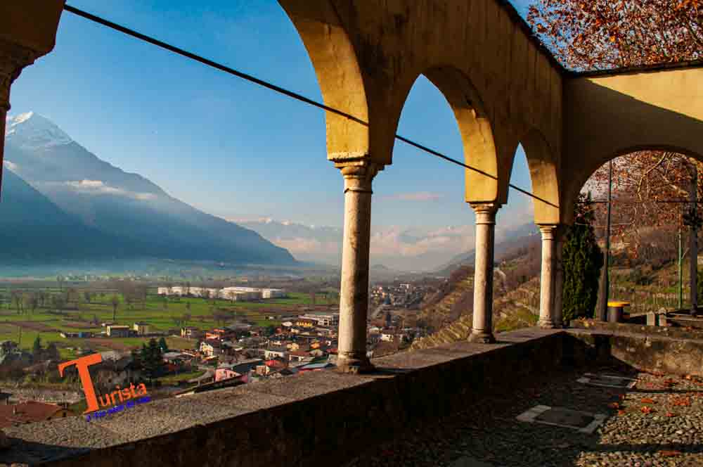 Traona, panorama dal porticato della Chiesa di Sant'Alessandro - Turista a Due Passi Da Casa