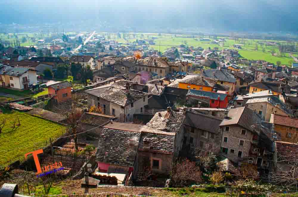 Traona, panorama sul centro storico- Turista a Due Passi Da Casa