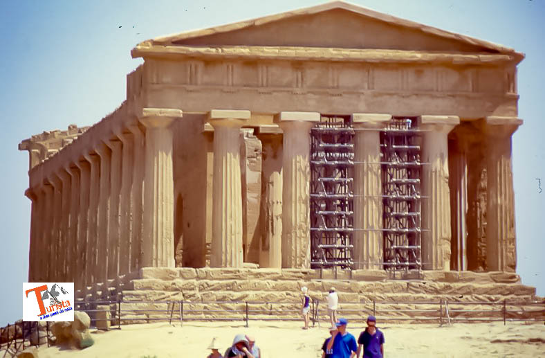 Agrigento, Valle dei Templi , Tempio di Zeus Olimpico- Turista A Due Passi Da Casa