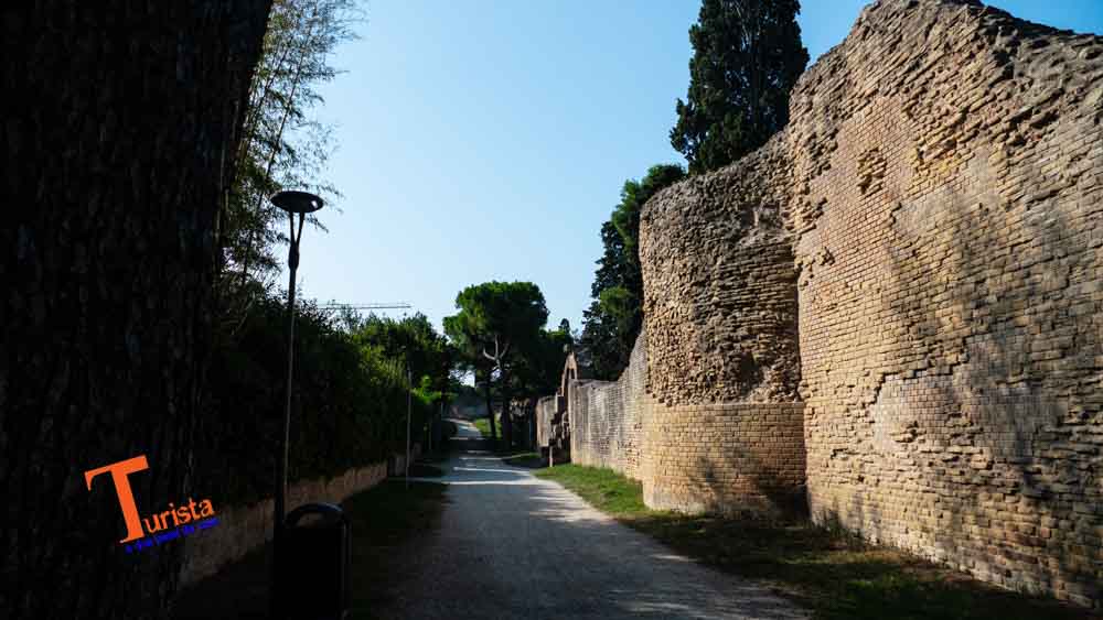 Fano, mura augustee - Turista a Due Passi Da Casa