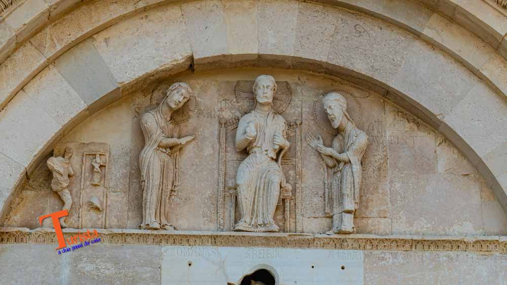 Fossacesia, Abbazia di San Giovanni in Venere, particolare della Porta della Luna - Turista a Due Passi Da Casa