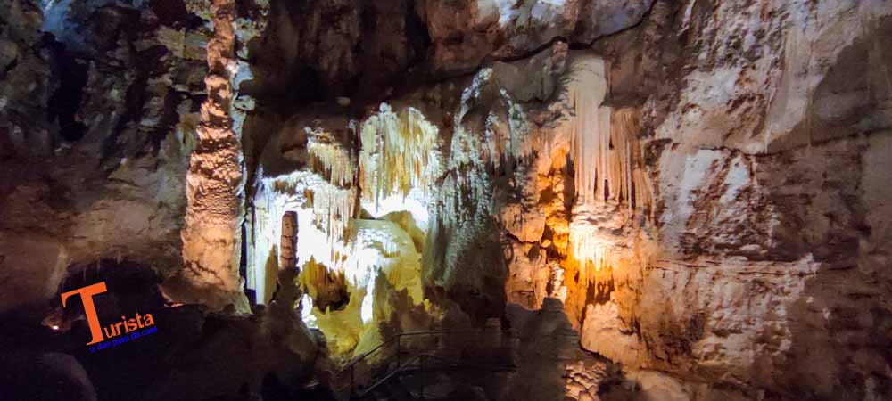 Alla scoperta di una Meraviglia Sotterranea nelle Marche: le Grotte di&nbsp;Frasassi