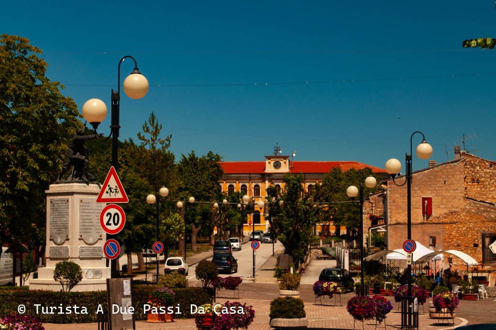 Cansano, monumento ai caduti e palazzo comunale - Turista A Due Passi Da Casa