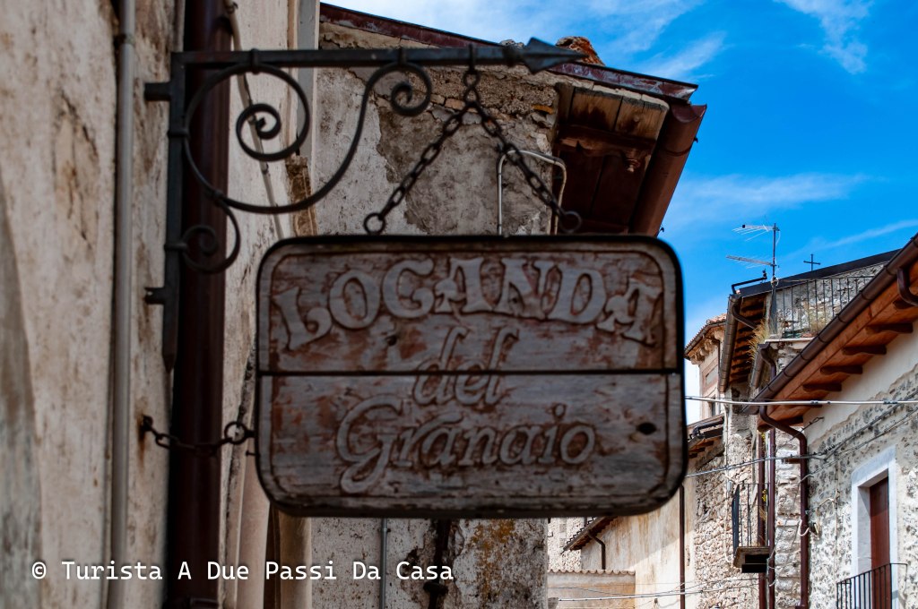 Castel del Monte, insegna- Turista A Due Passi Da Casa