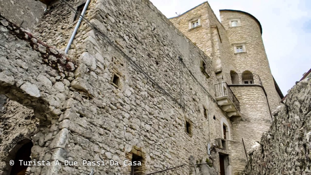 Castel del Monte, scorcio  - Turista A Due Passi Da Casa