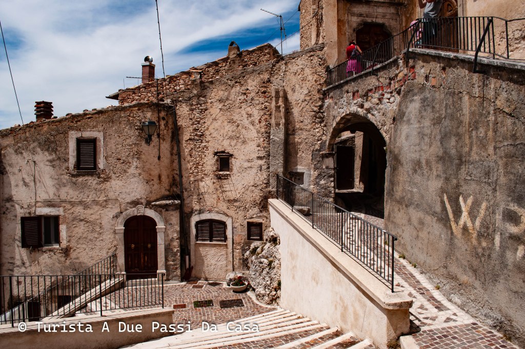 Castel del Monte, scorcio interno- Turista A Due Passi Da Casa