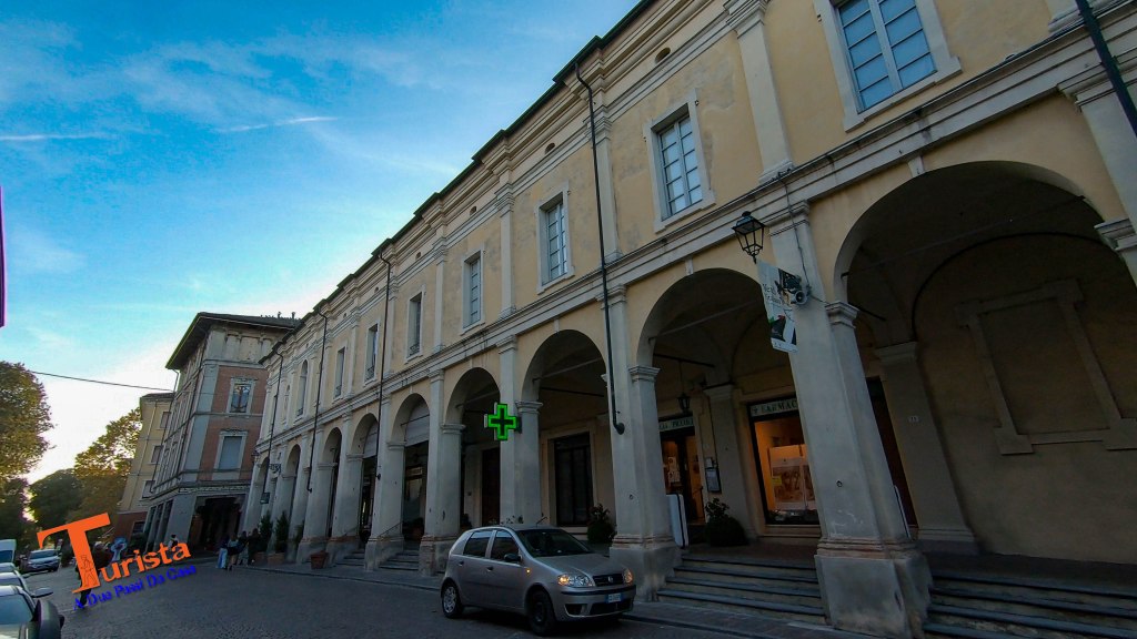 Busseto, portici del centro storico - Turista A Due Passi Da Casa