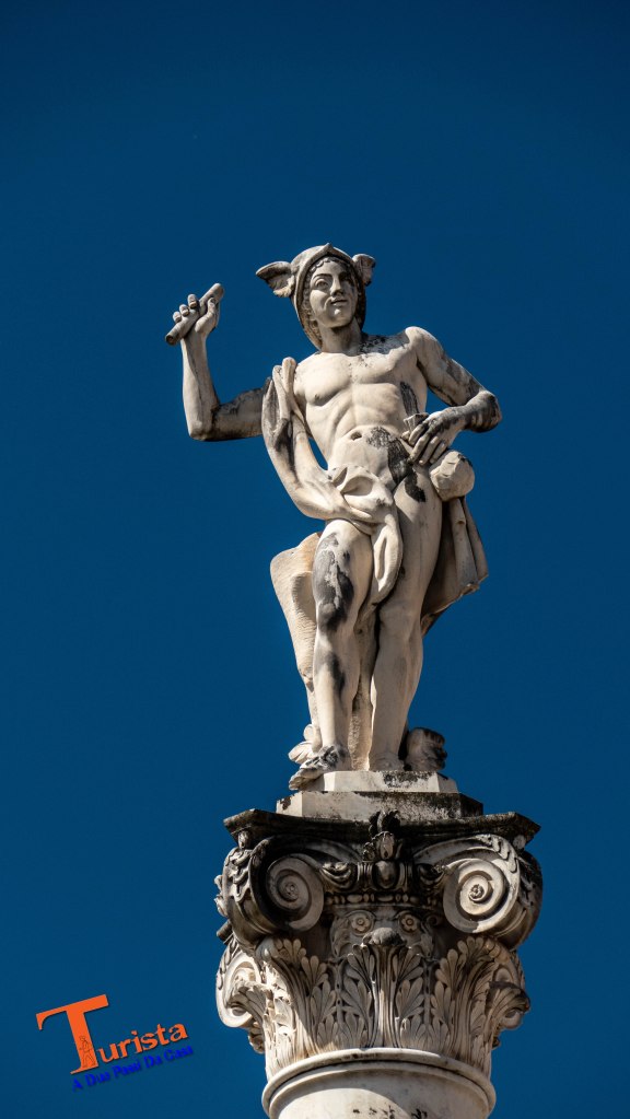 Massa, Piazza Mercurio coonna Mercurio- Turista A Due Passi Da Casa