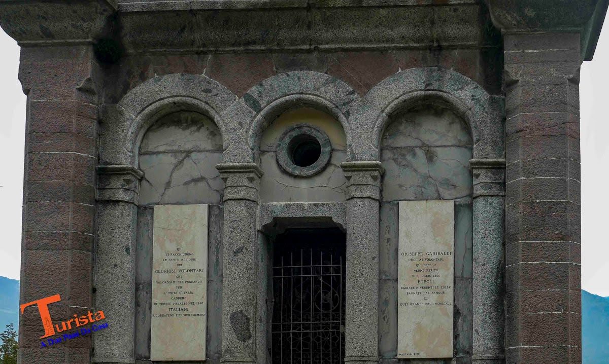 Sacrario Monte Suello, l'ingresso - Turista A Due Passi Da Casa