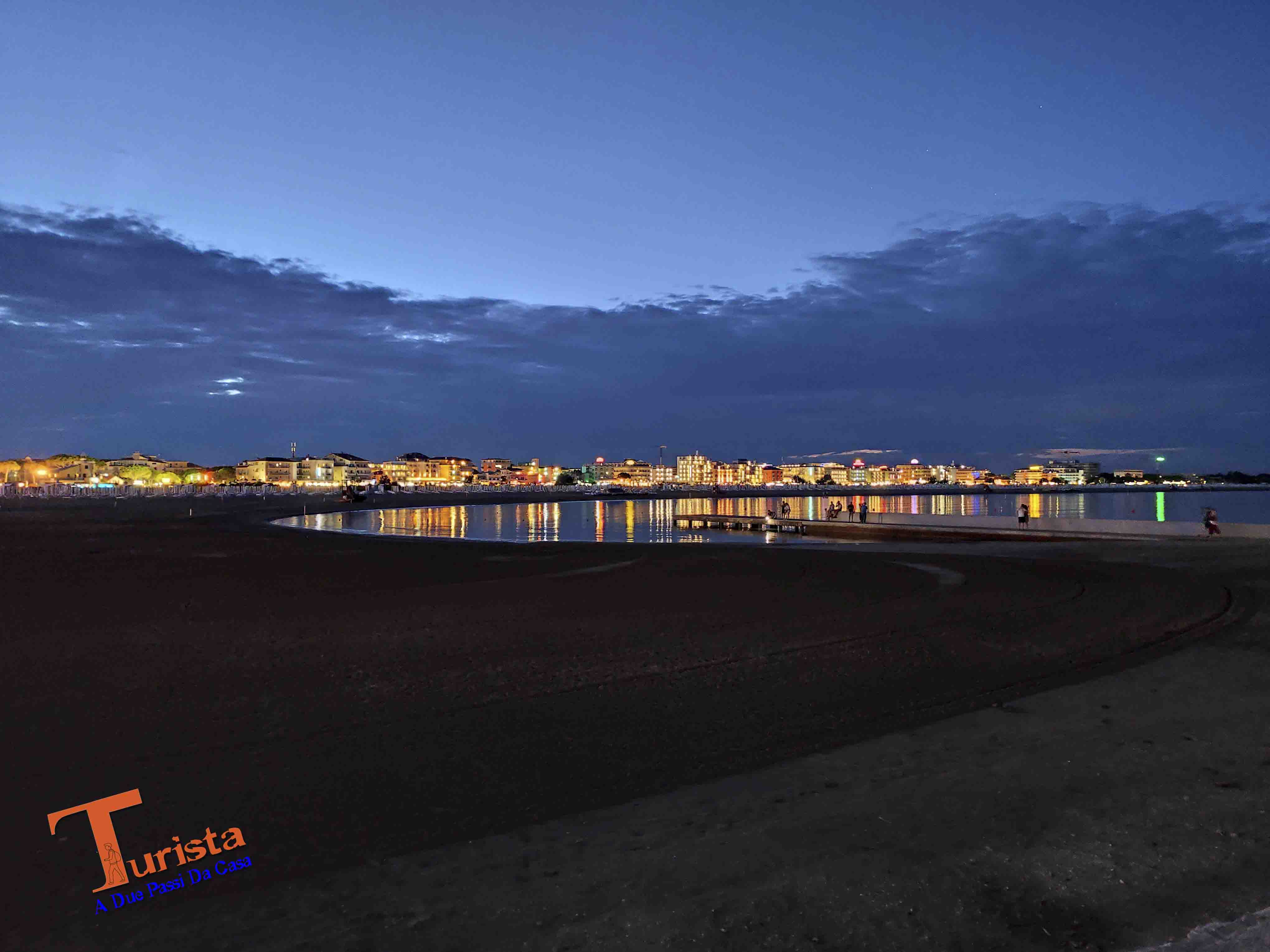 Caorle, notturno sulla spiaggia di Levante - Turista A Due Passi Da Casa