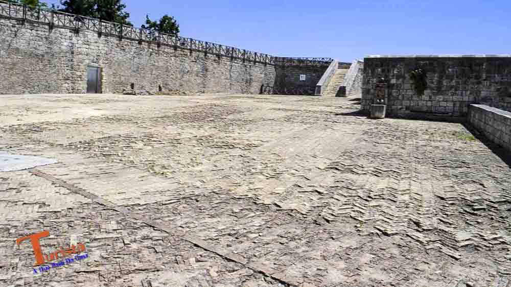 La Rocca di Civitella del Tronto (Te), prima Piazza d'armi - Turista A Due Passi Da Casa