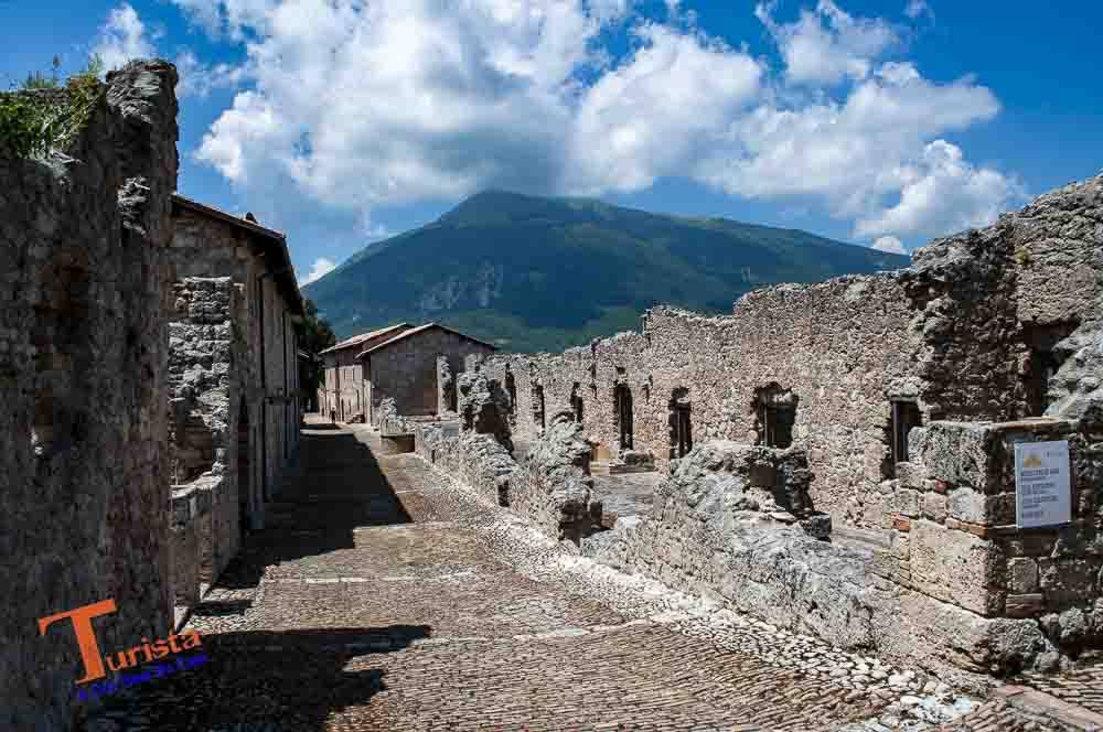 La Rocca di Civitella del Tronto (Te), la zona degli alloggi dei militari - Turista A Due Passi Da Casa