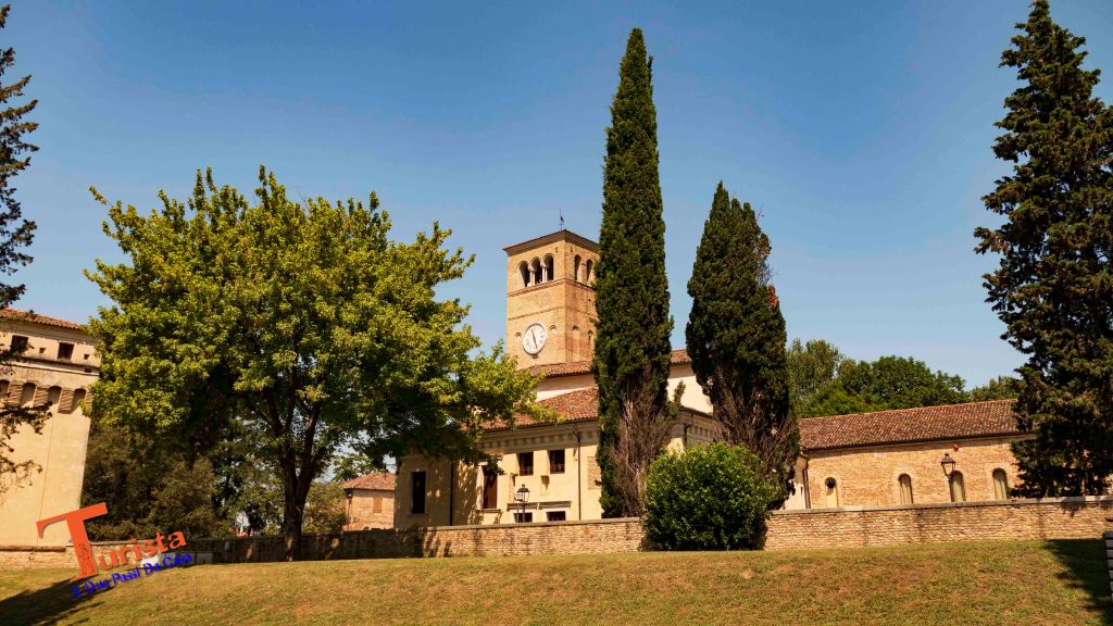 Il Complesso abbaziale visto dal parco - Turista A Due Passi Da Casa