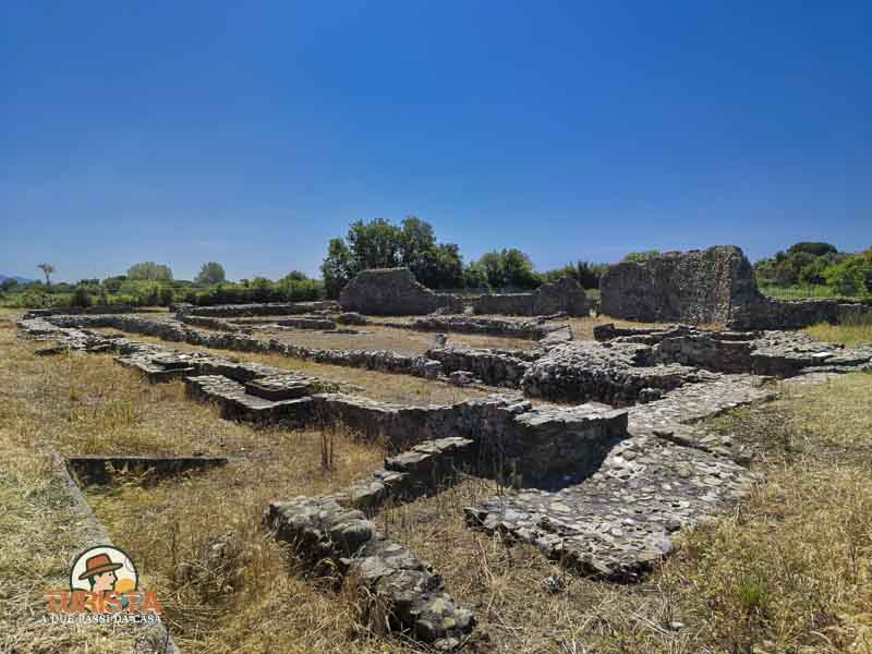 La zona del Teatro all'Area Archeologica di Luni - Turista A Due Passi Da Casa