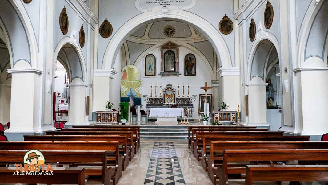 L'interno della chiesa di Santa Maria Assunta a Bagnoli del Trigno - Turista A Due Passi Da Casa
