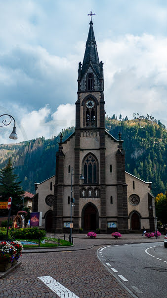 Chiesa dei Santi Filippo e Giacomo di Predazzo - Turista A Due Passi Da Casa