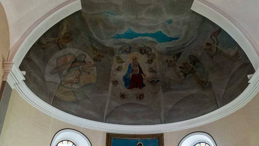 L'interno della chiesa dei Santi Martino e Giuliano di San Martino di Castrozza - Turista A Due Passi Da Casa
