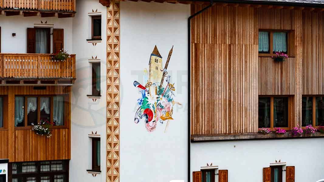 Particolare di un hotel del centro storico di San Martino di Castrozza - Turista A Due Passi Da Casa