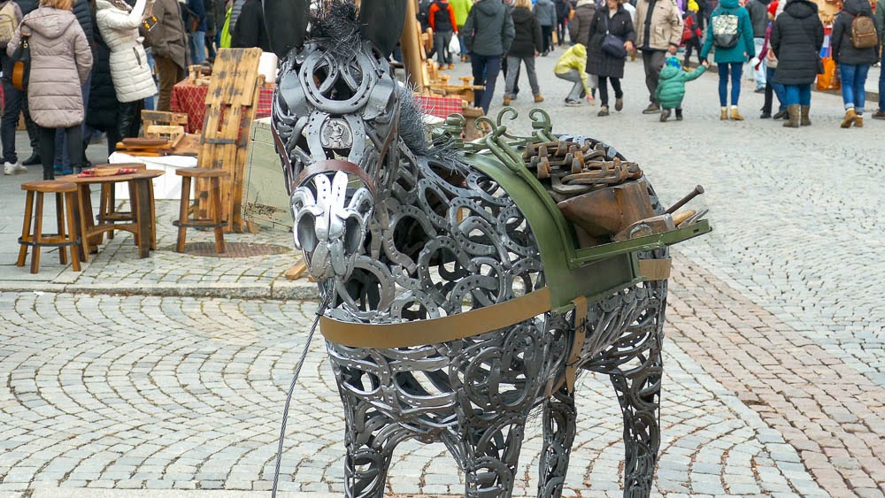 Un cavallo artistico alla Fiera di Sant'Orso ad Aosta - Turista A Due Passi Da Casa