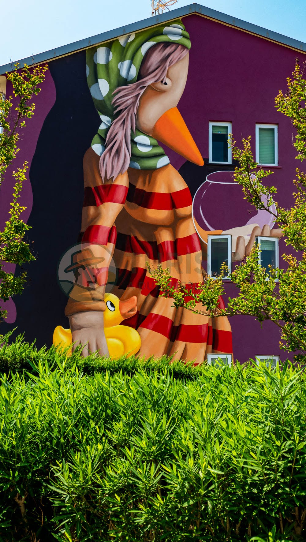 Caorle, murales Ti Insegnerò a Nuotare - Turista A Due Passi Da Casa