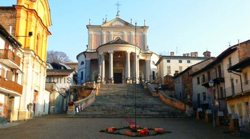 Piazza e Chiesa di San Martino a Montemagno Monferrato - Turista A Due Passi Da Casa