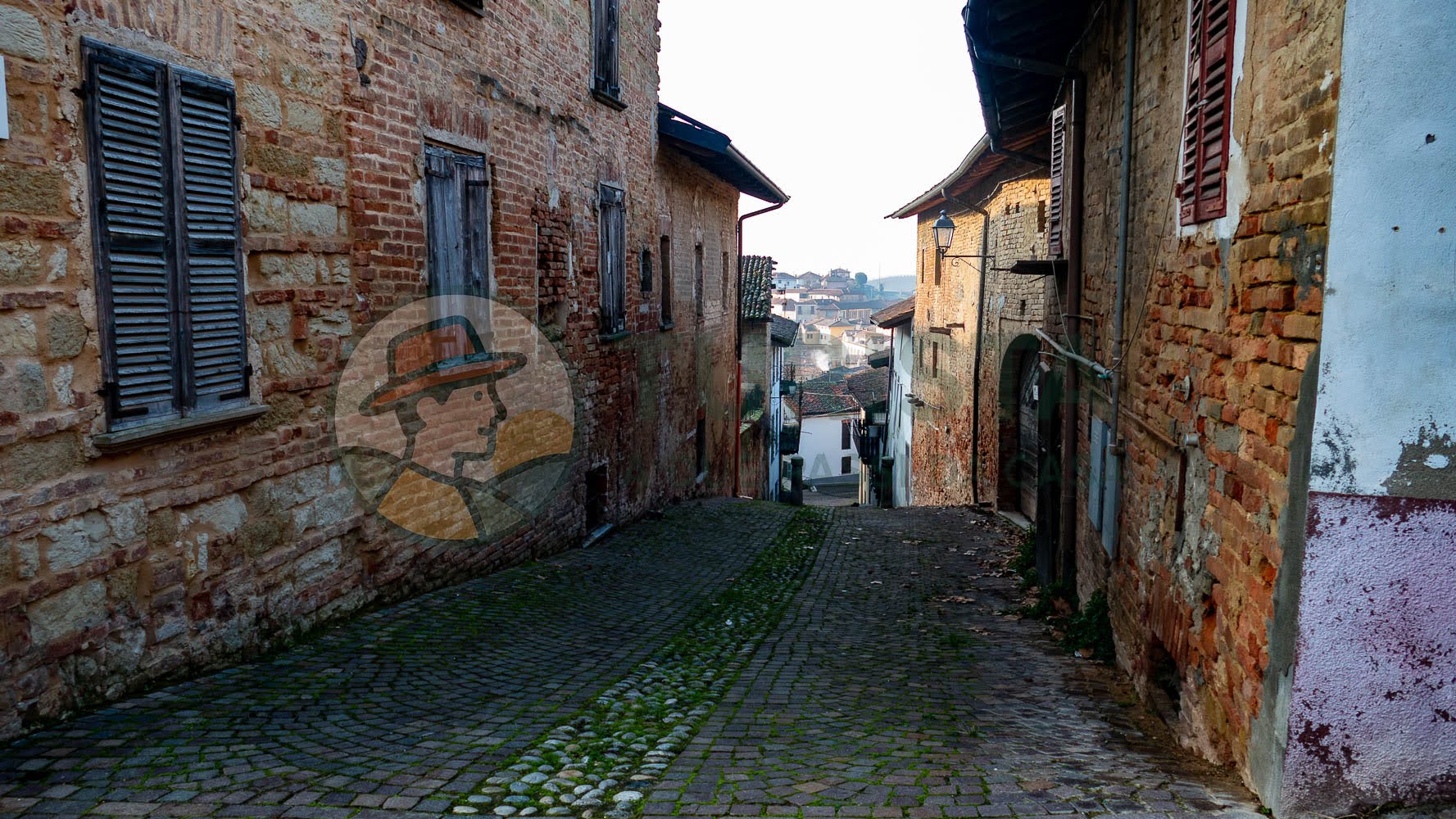 Uno dei vicoli di Montemagno Monferrato - Turista A Due Passi Da Casa