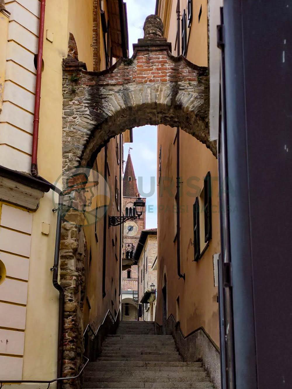 Scorcio sul campanile della Cattedrale di Acqui Terme, Turista A Due Passi Da Casa