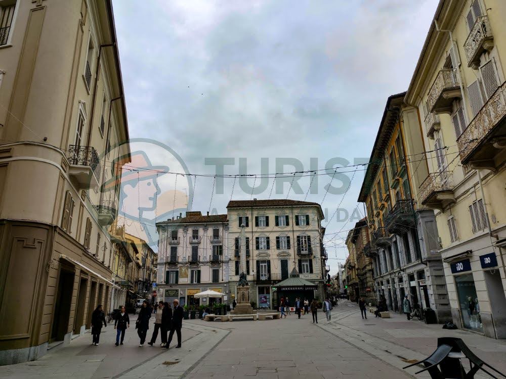 Piazza della Lega Lombarda ad Alessandria, Turista A Due Passi Da Casa